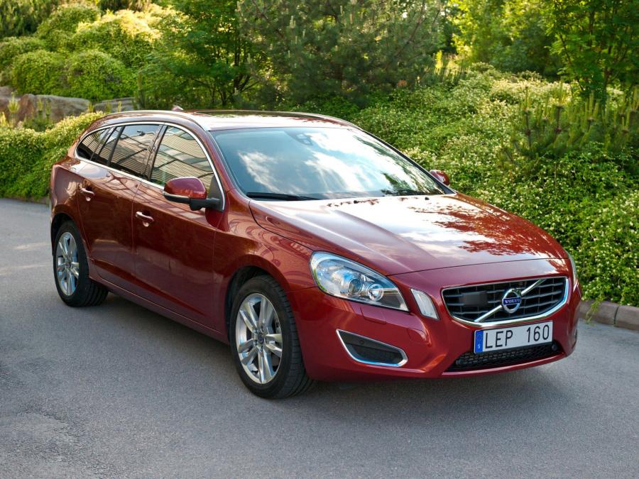  Volvo V60 T3 2010 года  (фото 4 из 8)